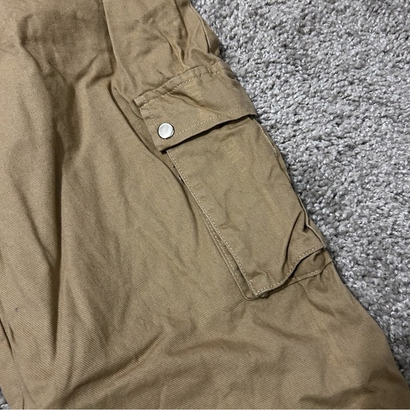Pretty Little Thing Tan Cargo Pants Size 4 with pockets and cuffed ankles - Picture 4 of 8
